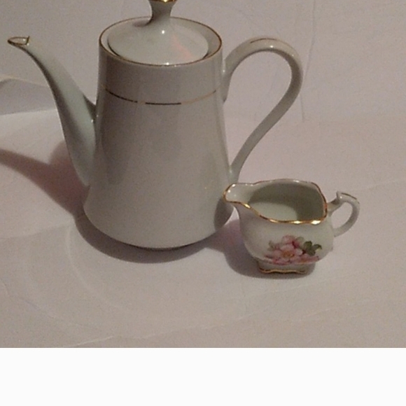 Schumann Other - Elegant White and Gold Tea Set